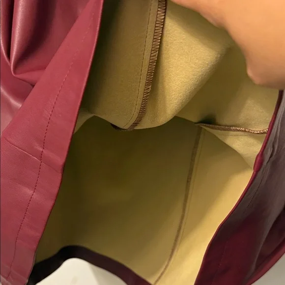 Elegant Burgundy Sleeveless Dress - Picture 3 of 9